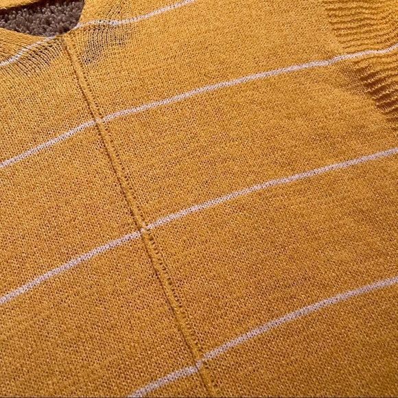 🆕 Apt 9 Yellow Knit Top - Picture 4 of 6
